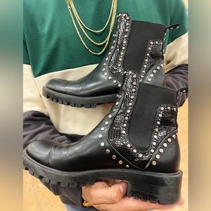 WORN Zara Black Lug Sole Chelsea Bootie size 9 US
